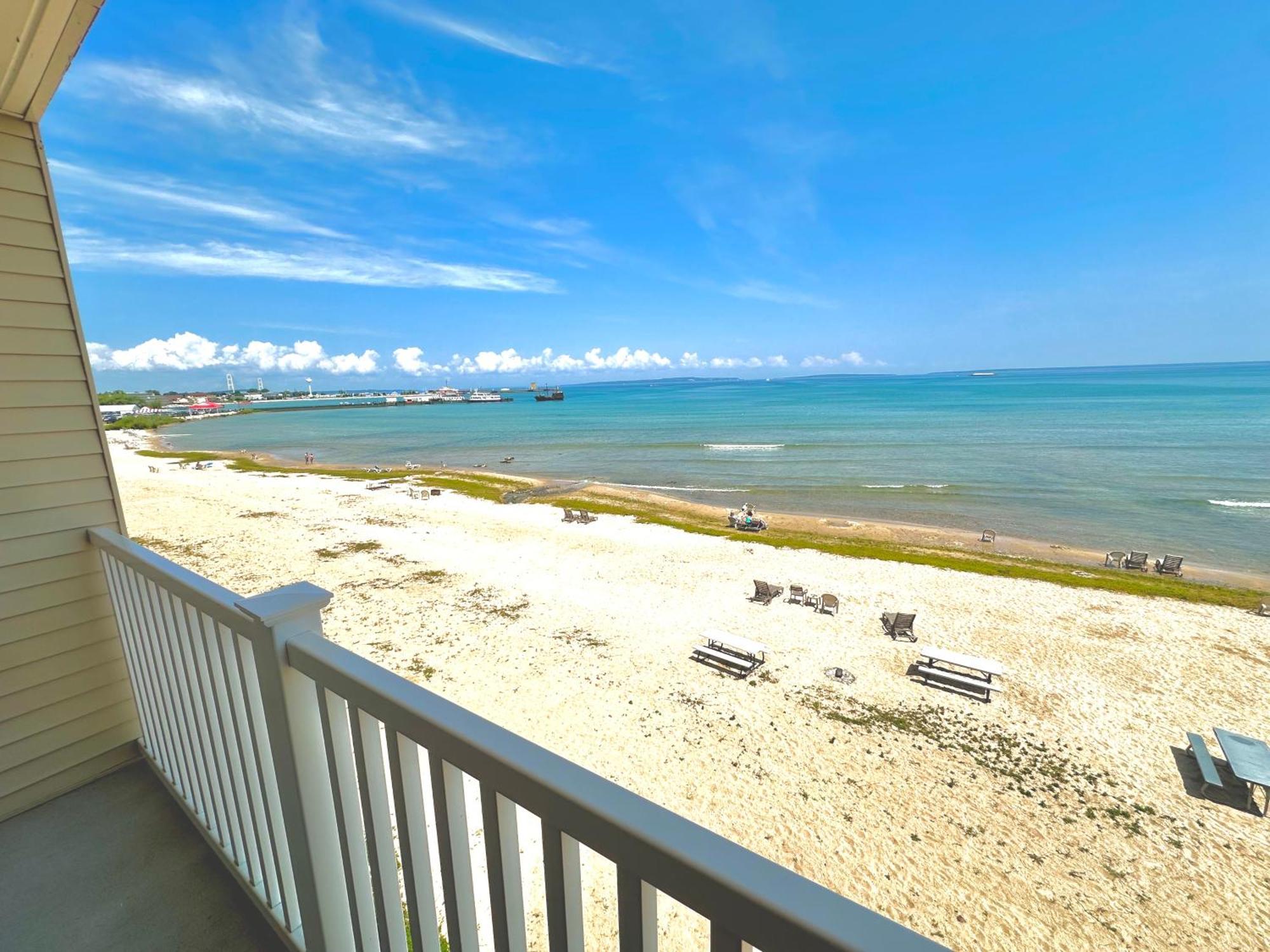 Mackinaw Beach And Bay Inn & Suites Mackinaw City Exterior foto